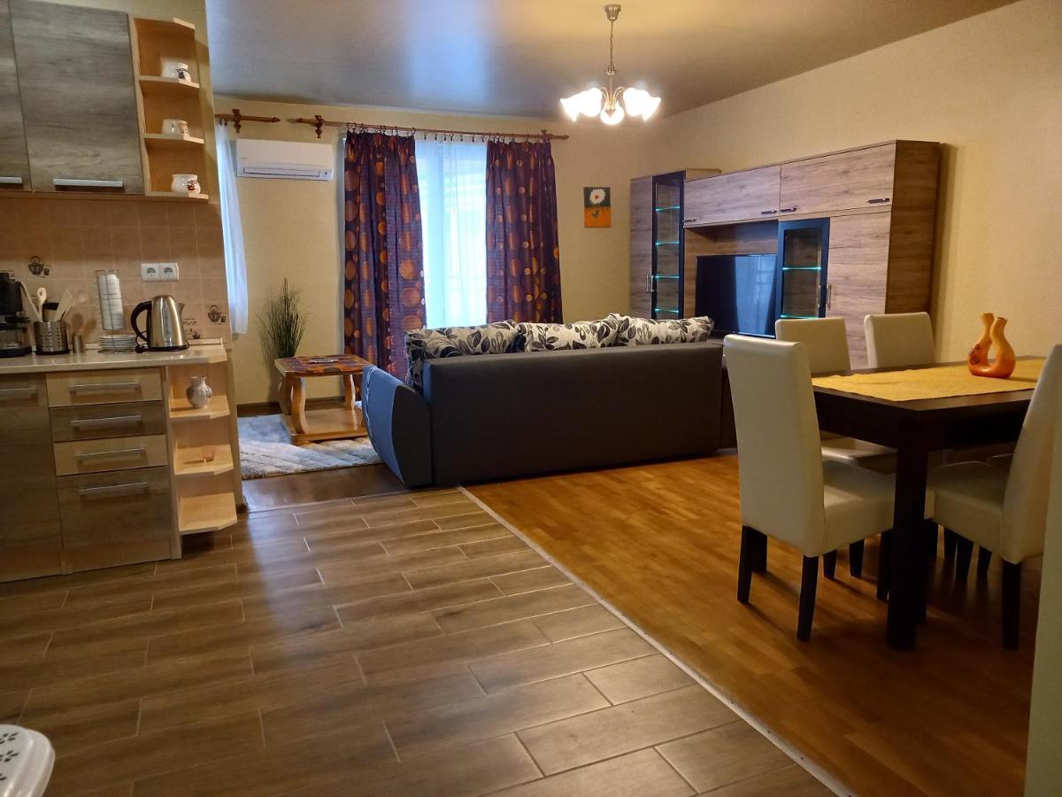 Thermal Apartman Hajduszoboszlo Ngoại thất bức ảnh