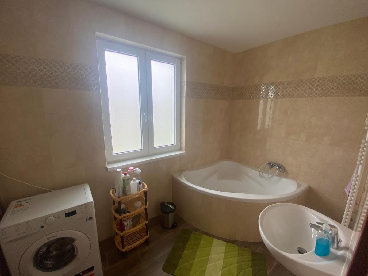 Thermal Apartman Hajduszoboszlo Ngoại thất bức ảnh